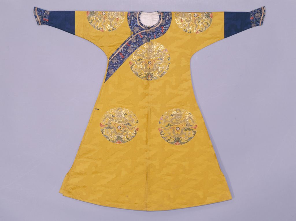 图片[1]-Yellow satin woven eight regiment golden dragon cotton robe-China Archive